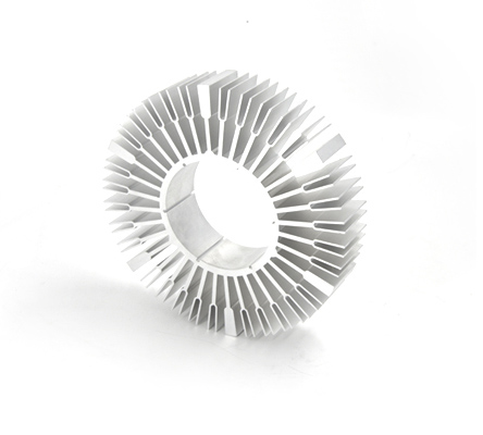 電子散熱器通常是針對大功率電子元器件散熱的散熱片，沒有外加電源，自然冷卻